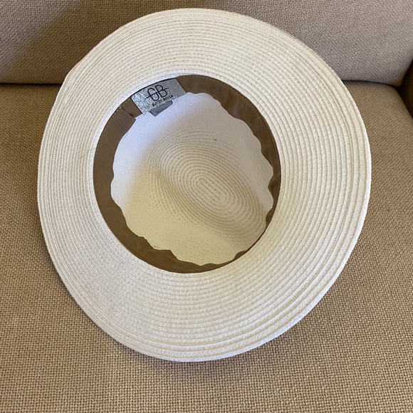 White Glitzy Bella hat - Picture 2 of 3